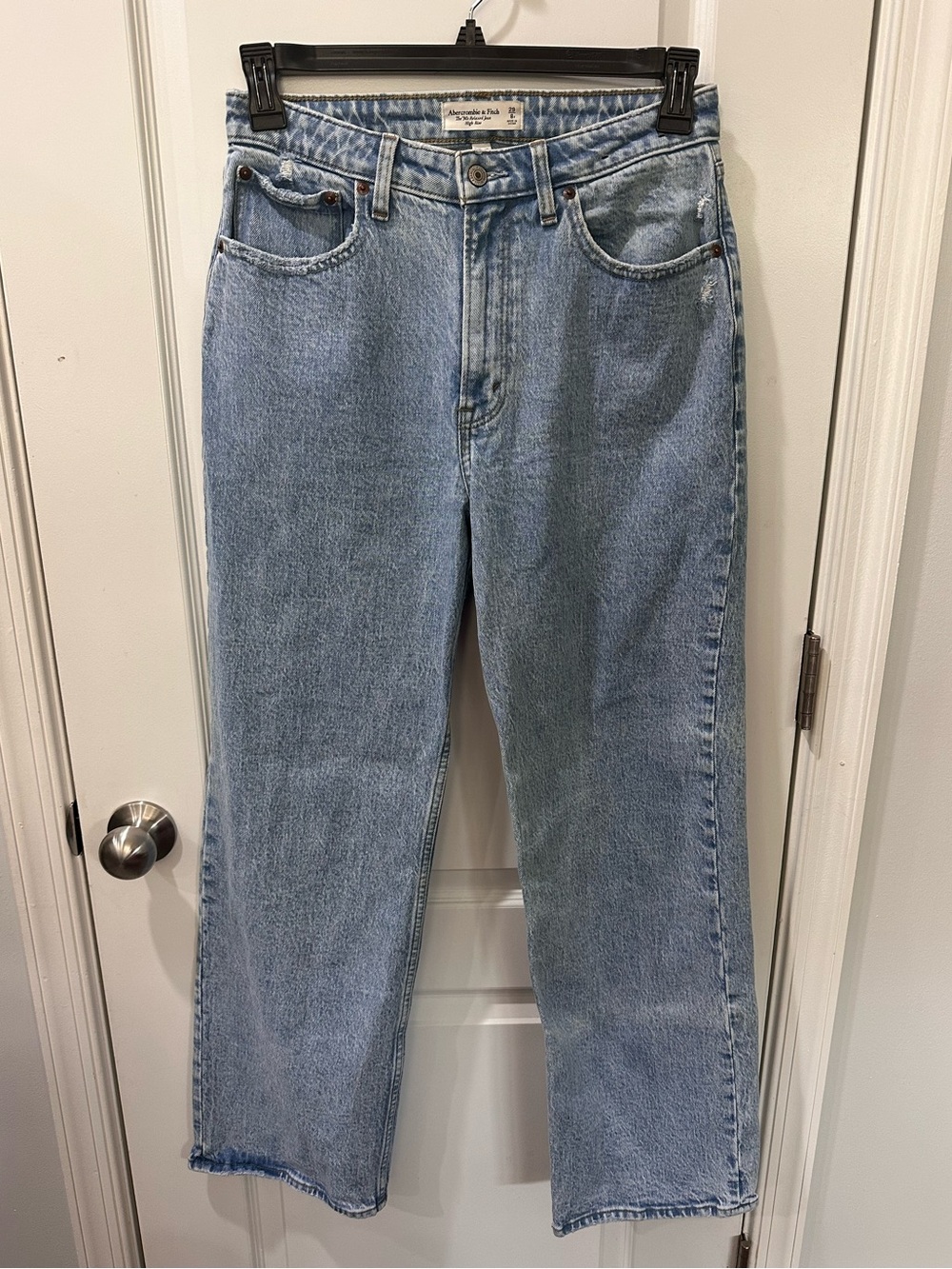 Abercrombie & Fitch Curve Love 90s Relaxed High Rise Jeans Size 29/8R Light Wash